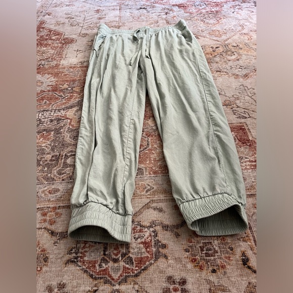 Cloth & Stone lounge wear cropped pants - Picture 3 of 7